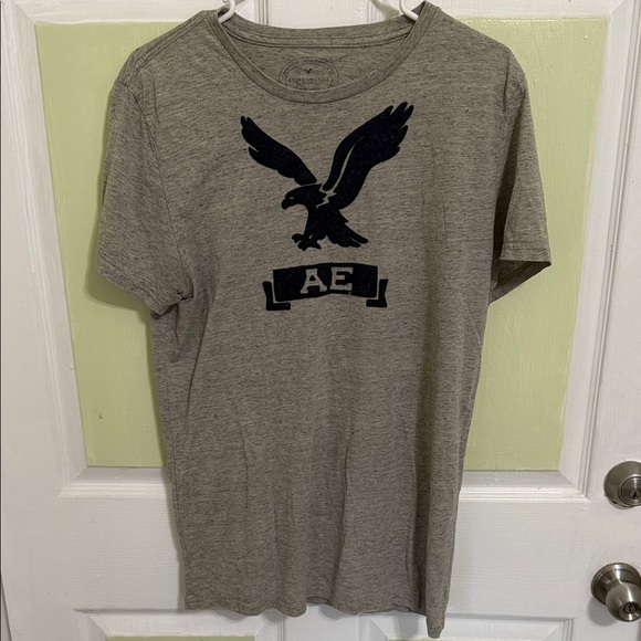 (1739) American Eagle Outfitters Heather Gray T-Shirt with Eagle Logo - Picture 2 of 10